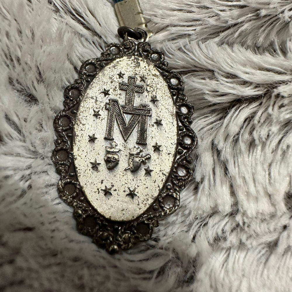 Sodality Pin - Picture 2 of 6